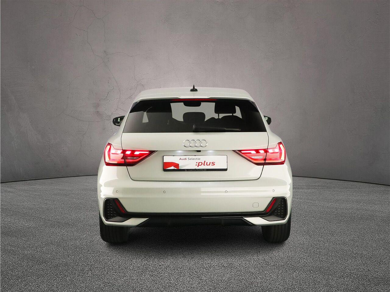 Audi A1 Sportback 25 TFSI S edition | ACC | Camera | Parkeersensoren | Full-led | Optiek zwart | Audi sound |