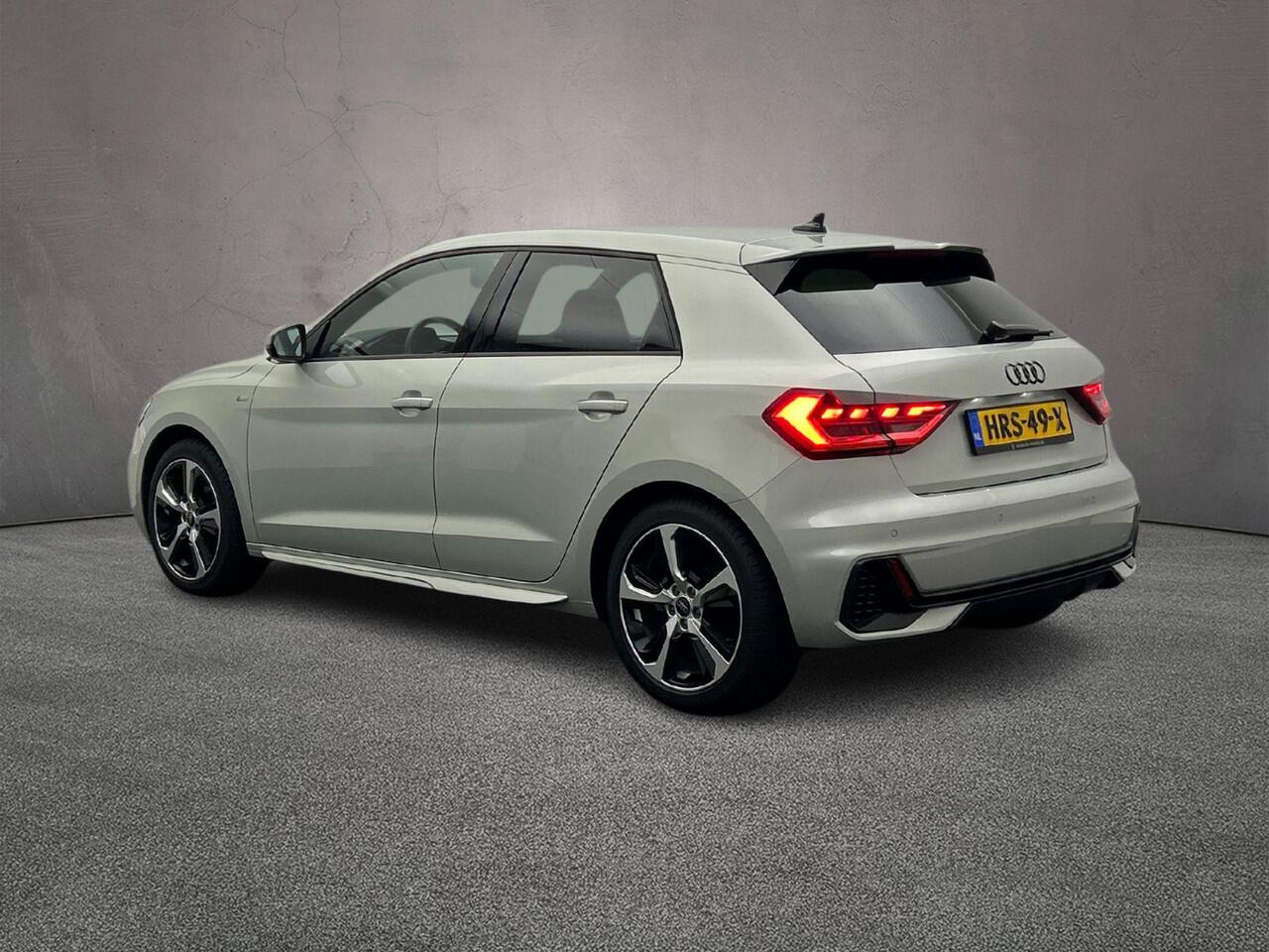 Audi A1 Sportback 25 TFSI S edition | Full-led | Carplay | Parkeersensoren | Ambient lighting | Optiekzwart |
