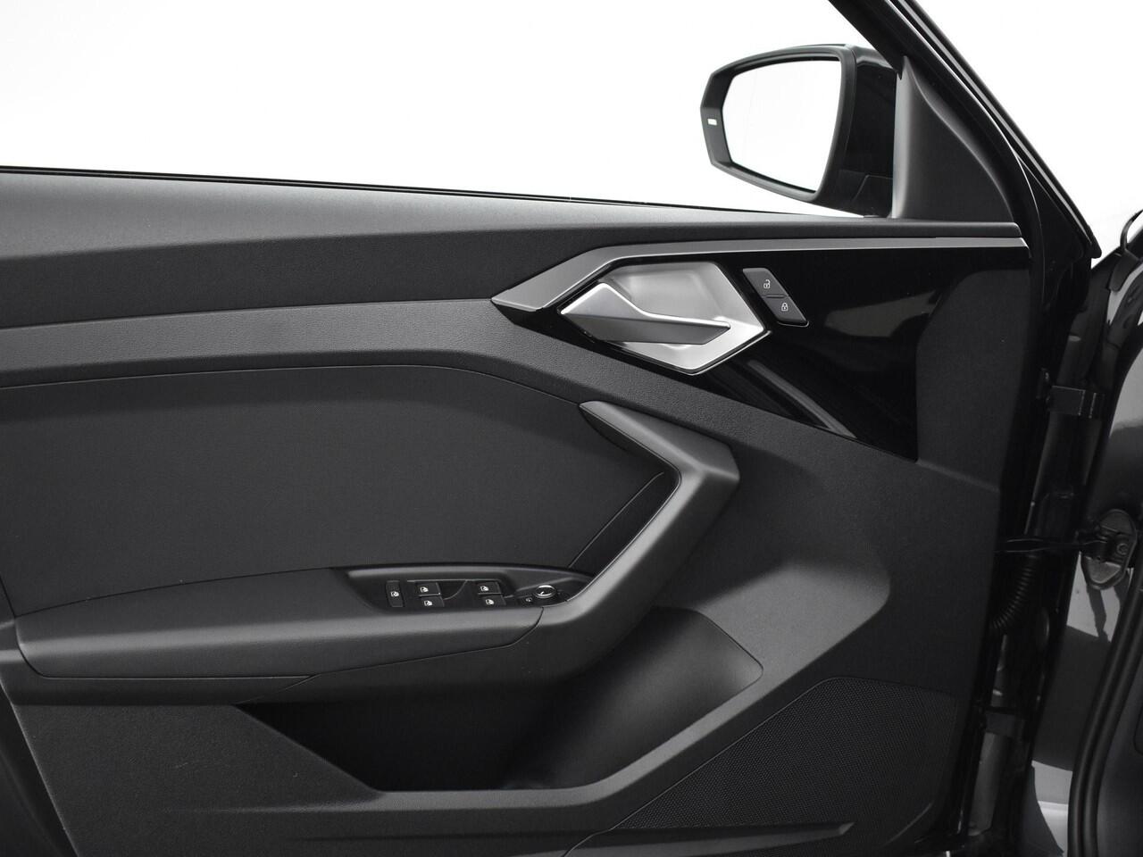 Audi A1 Sportback Advanced edition 30 TFSI 116 PK · Audi Sound · Afgevlakt sportstuur · Full led verlichting · Privacy glas · MEGA Sale