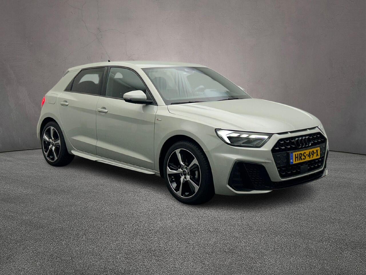 Audi A1 Sportback 25 TFSI S edition | Full-led | Carplay | Parkeersensoren | Ambient lighting | Optiekzwart |
