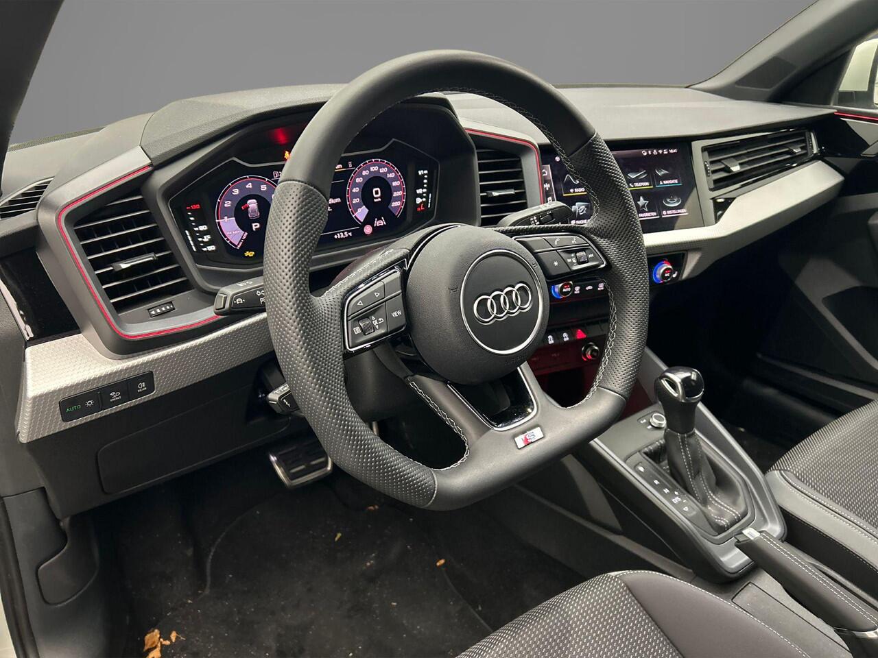 Audi A1 Sportback 25 TFSI S edition | Full-led | Carplay | Parkeersensoren | Ambient lighting | Optiekzwart |