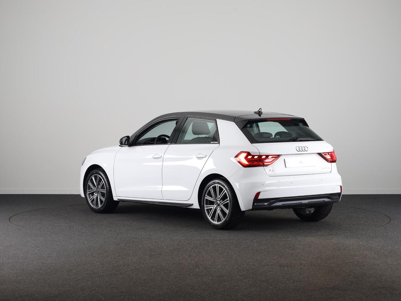 Audi A1 Sportback Advanced edition 25 TFSI 95 pk | Parkeerhulp plus | Automatische airco | Inklapbare buitenspiegels | Dak in contrast kleur |
