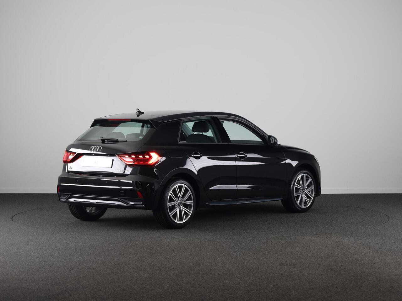 Audi A1 Sportback Advanced edition 25 TFSI 95 pk | Parkeerhulp plus | Automatische airco | Apple carplay | Dak in contrast kleur |