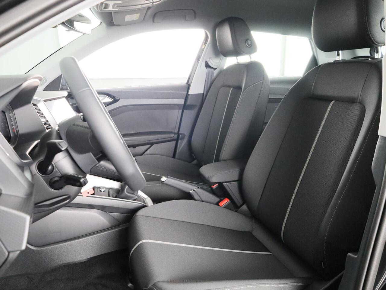 Audi A1 Sportback Advanced edition 25 TFSI 95 pk | Parkeerhulp plus | Automatische airco | Apple carplay | Dak in contrast kleur |