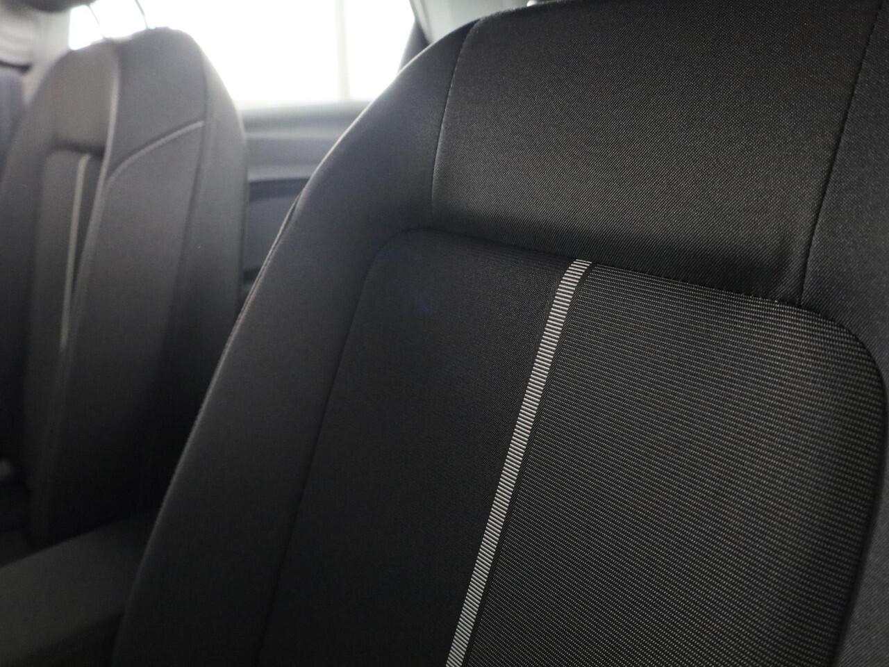 Audi A1 Sportback Advanced edition 25 TFSI 95 pk | Parkeerhulp plus | Automatische airco | Apple carplay | Dak in contrast kleur |