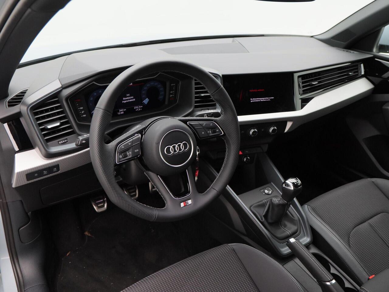 Audi A1 Sportback 30 TFSI | S edition | 116 PK | PDC voor en achter | 17 inch velgen | Privacyglas |