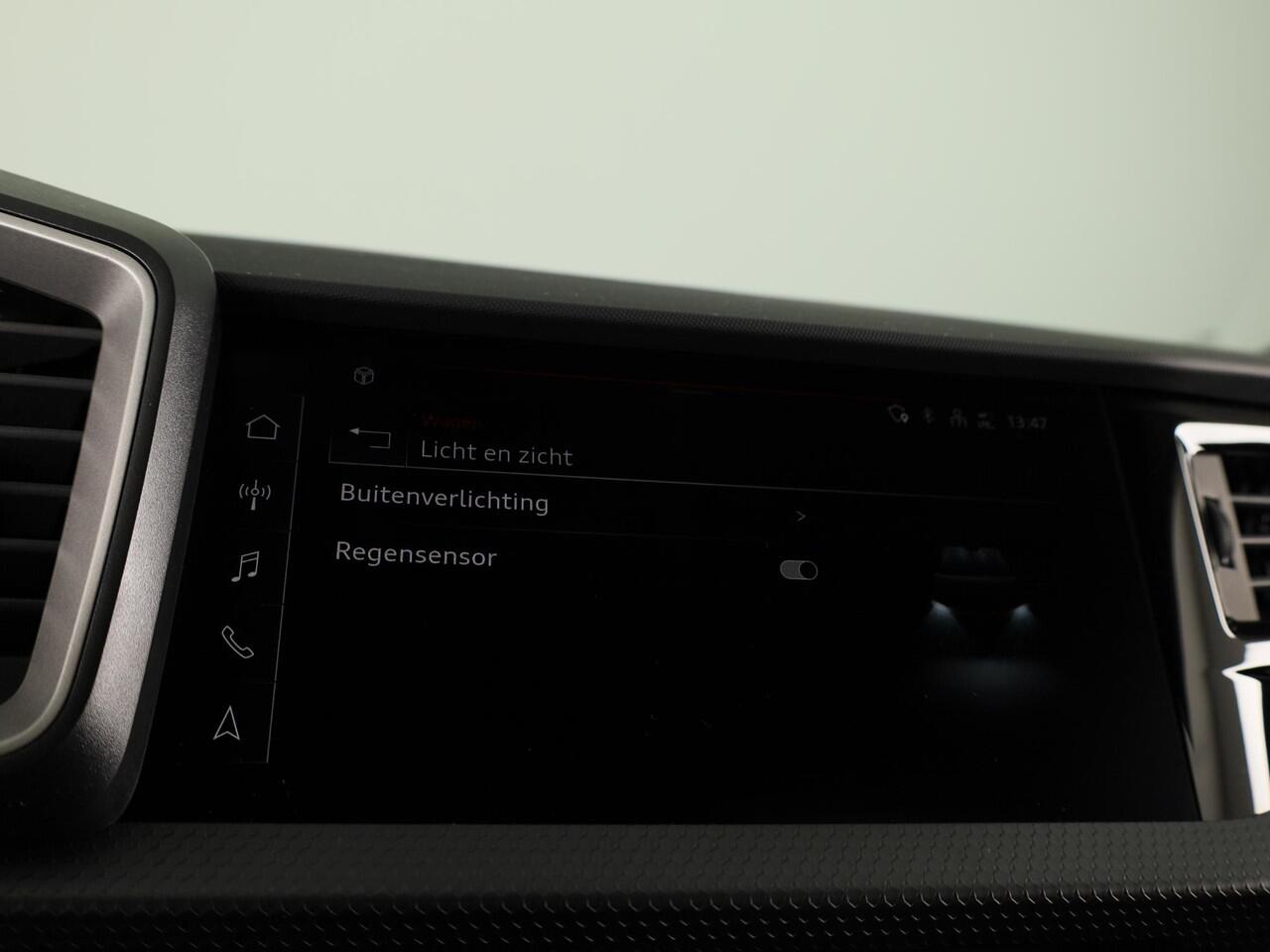 Audi A1 Sportback Advanced edition 25 TFSI 95 PK | Buitenspiegels elektrisch inklapbaar | Apple carplay | Dak in contrastkleur | 17'' lm velgen |