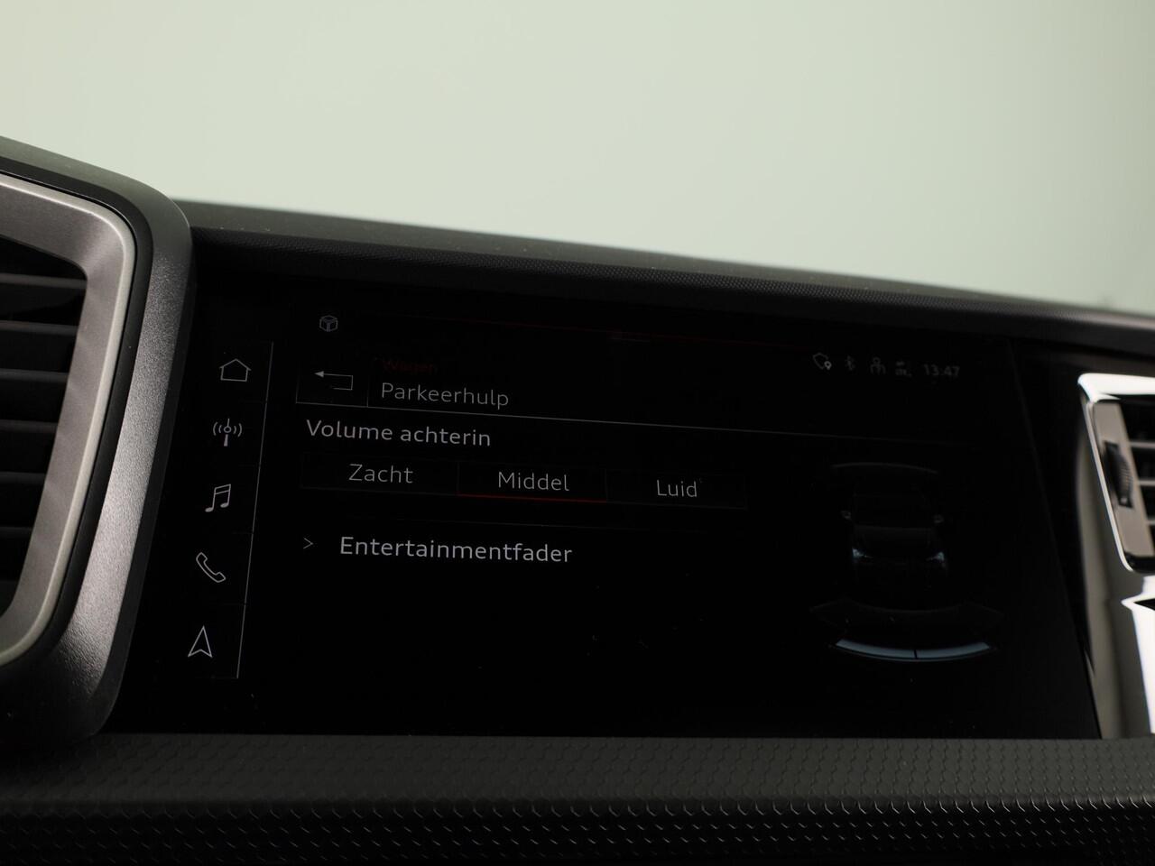 Audi A1 Sportback Advanced edition 25 TFSI 95 PK | Buitenspiegels elektrisch inklapbaar | Apple carplay | Dak in contrastkleur | 17'' lm velgen |