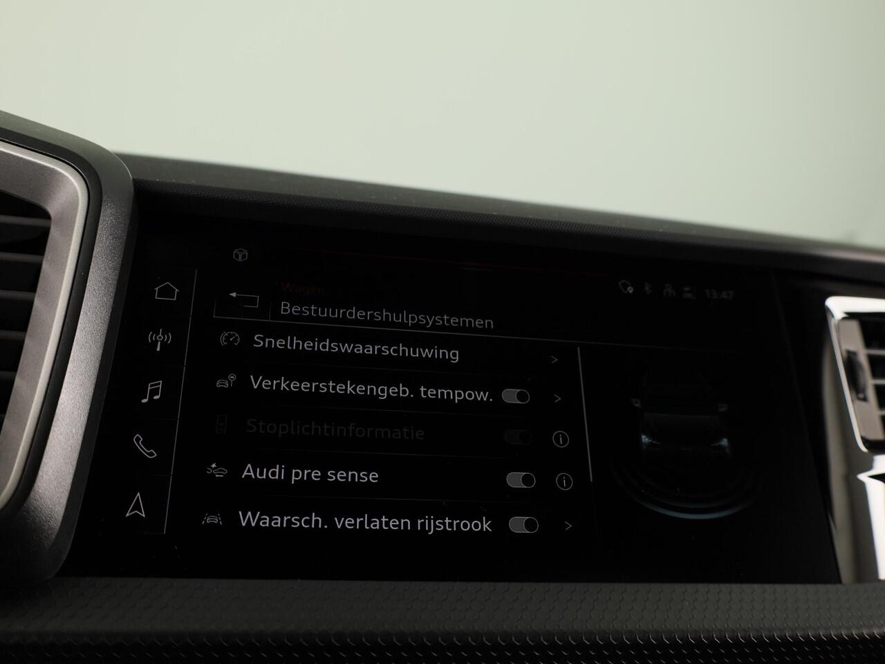 Audi A1 Sportback Advanced edition 25 TFSI 95 PK | Buitenspiegels elektrisch inklapbaar | Apple carplay | Dak in contrastkleur | 17'' lm velgen |