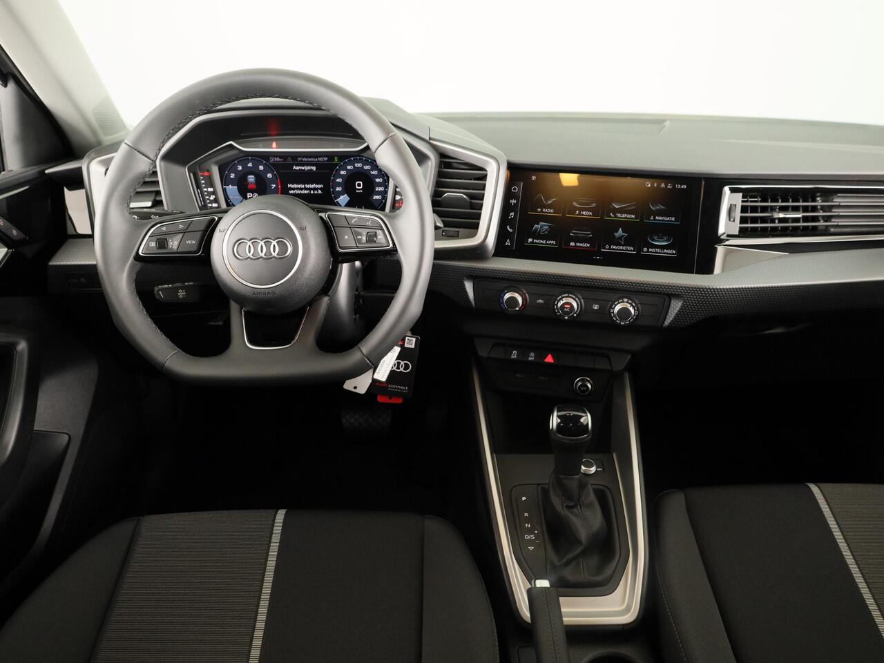 Audi A1 Sportback Advanced edition 25 TFSI 95 PK | Buitenspiegels elektrisch inklapbaar | Apple carplay | Dak in contrastkleur | 17'' lm velgen |