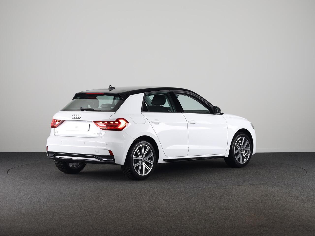 Audi A1 Sportback Advanced edition 25 TFSI 95 pk | Ambient verlichting | Stuur afgevlakt | Buitenspiegels inklapbaar | Zwart dak |