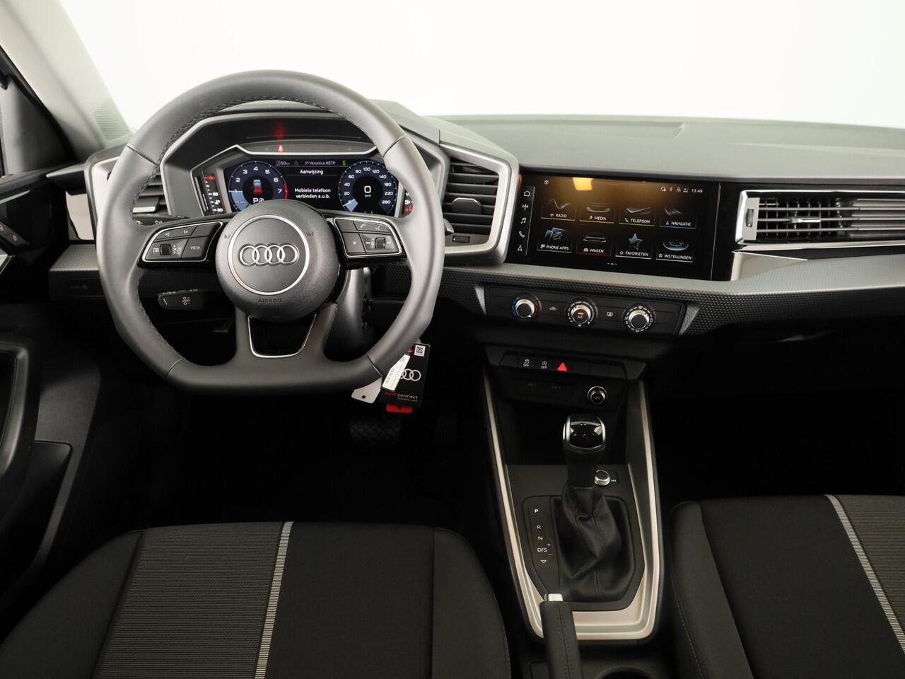 Audi A1 Sportback Advanced edition 25 TFSI 95 pk | Ambient verlichting | Stuur afgevlakt | Buitenspiegels inklapbaar | Zwart dak |