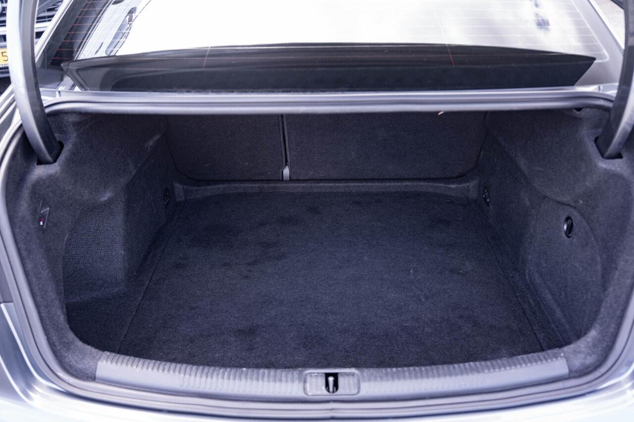 Audi A3 Limousine 30 TFSI Sport Lease Edition Navi Cruise Stoelverwarming Led koplampen NAP