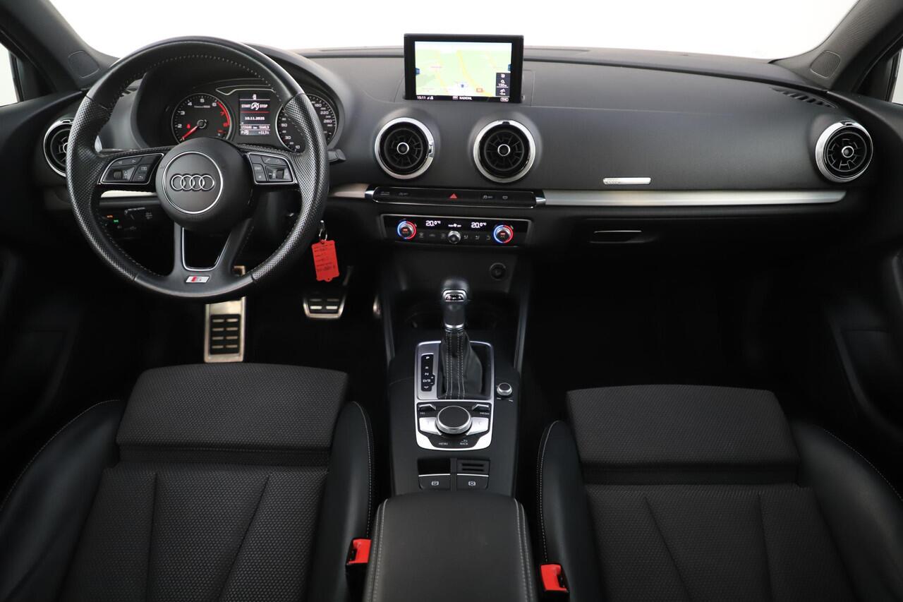 Audi A3 Limousine 30 TFSI Sport S Line Edition Automaat Half Leder Sportstoelen Nieuwe 18 inch Velgen Vredestein All-season Banden! Full LED Navigatie Bluetooth Climate Cruise Parkeersensor