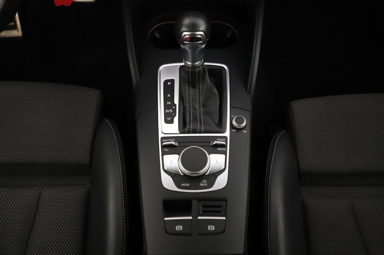 Audi A3 Limousine 30 TFSI Sport S Line Edition Automaat Half Leder Sportstoelen Nieuwe 18 inch Velgen Vredestein All-season Banden! Full LED Navigatie Bluetooth Climate Cruise Parkeersensor