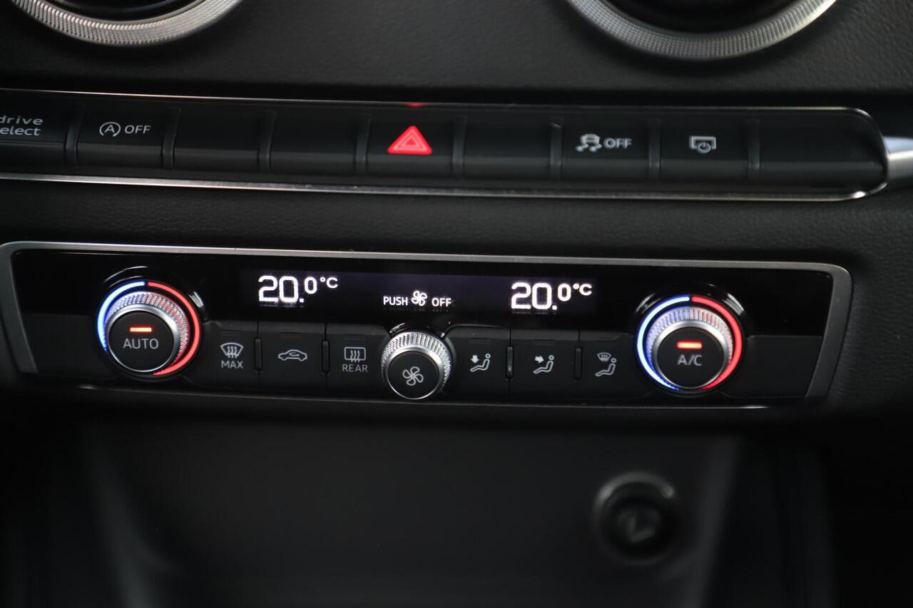 Audi A3 Limousine 30 TFSI Sport S Line Edition Automaat Half Leder Sportstoelen Nieuwe 18 inch Velgen Vredestein All-season Banden! Full LED Navigatie Bluetooth Climate Cruise Parkeersensor