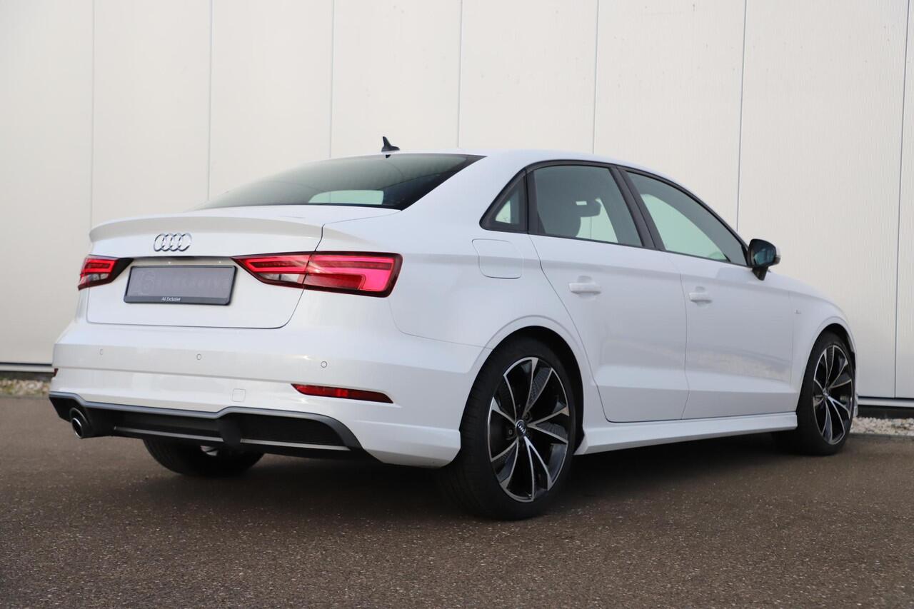 Audi A3 Limousine 30 TFSI Sport S Line Edition Automaat Half Leder Sportstoelen Nieuwe 18 inch Velgen Vredestein All-season Banden! Full LED Navigatie Bluetooth Climate Cruise Parkeersensor