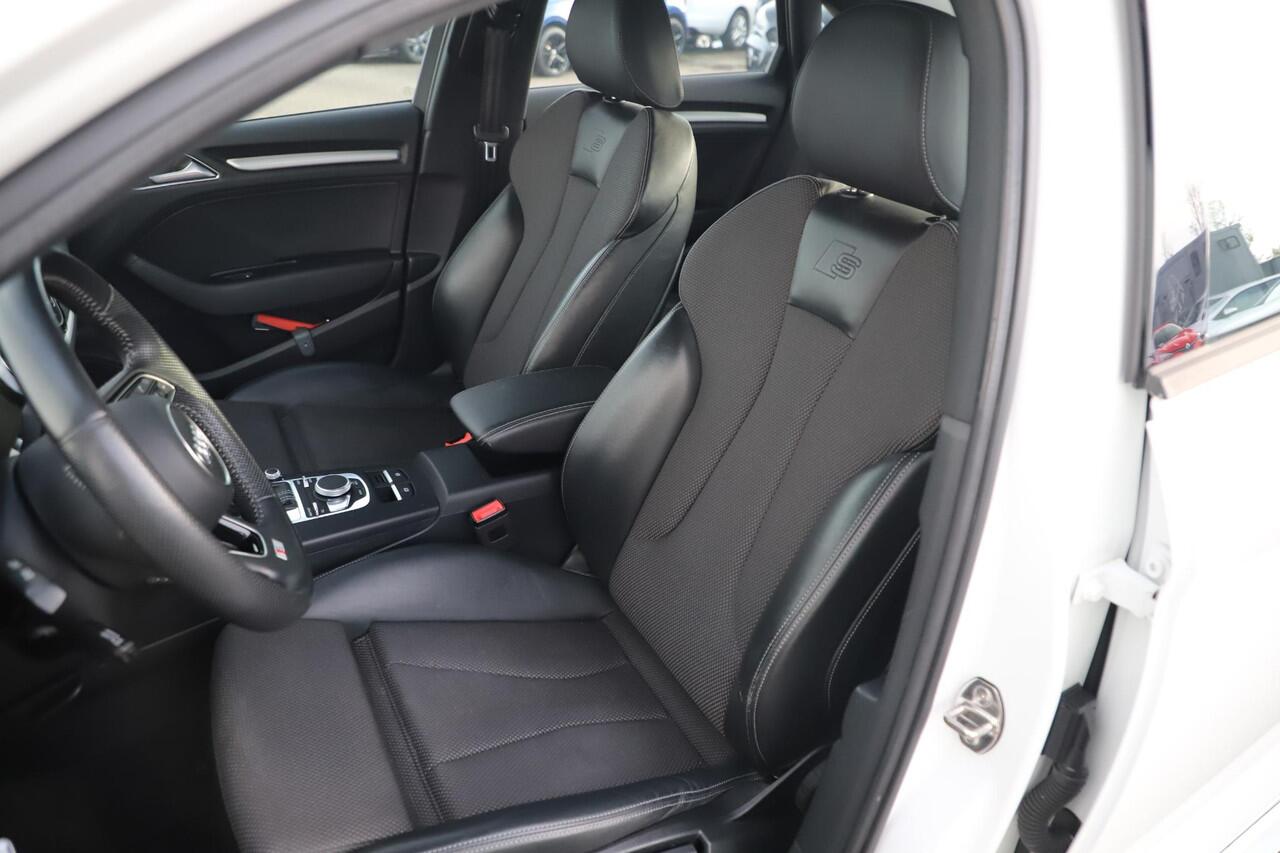Audi A3 Limousine 30 TFSI Sport S Line Edition Automaat Half Leder Sportstoelen Nieuwe 18 inch Velgen Vredestein All-season Banden! Full LED Navigatie Bluetooth Climate Cruise Parkeersensor