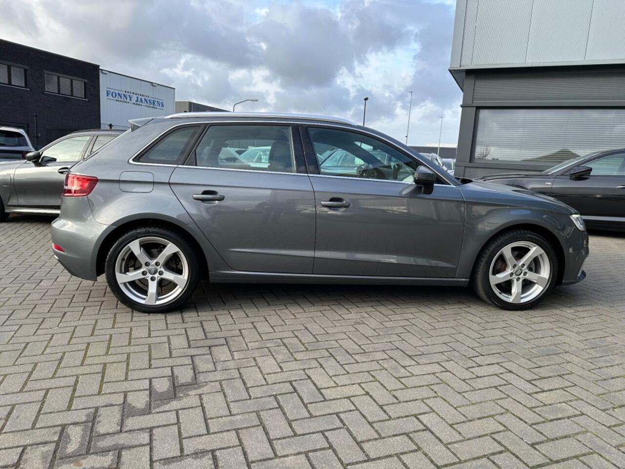 Audi A3 A3 Sportback 30 TFSi Aut. Design Navigatie