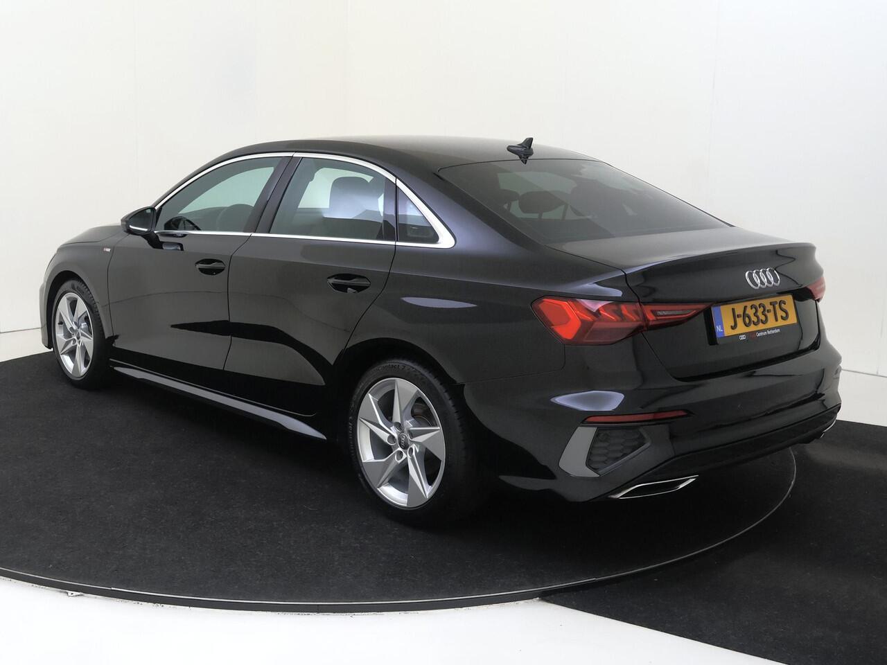 Audi A3 Limousine 35 TFSI S edition | Parkeersensoren achter | Cruise control | CarPlay | Audi virtual cockpit | Electronic climate control | Full LED | Navigatie |