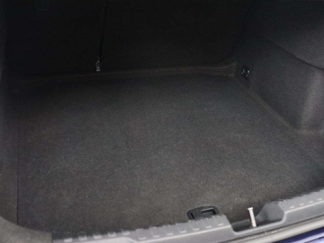 Audi A3 35 TFSI S edition | Panoramadak | Virtual Cockpit | Full LED | Carplay | Sportstoelen | Half leder | Navigatie | Climate control | Parkeerhulp | Bluetooth