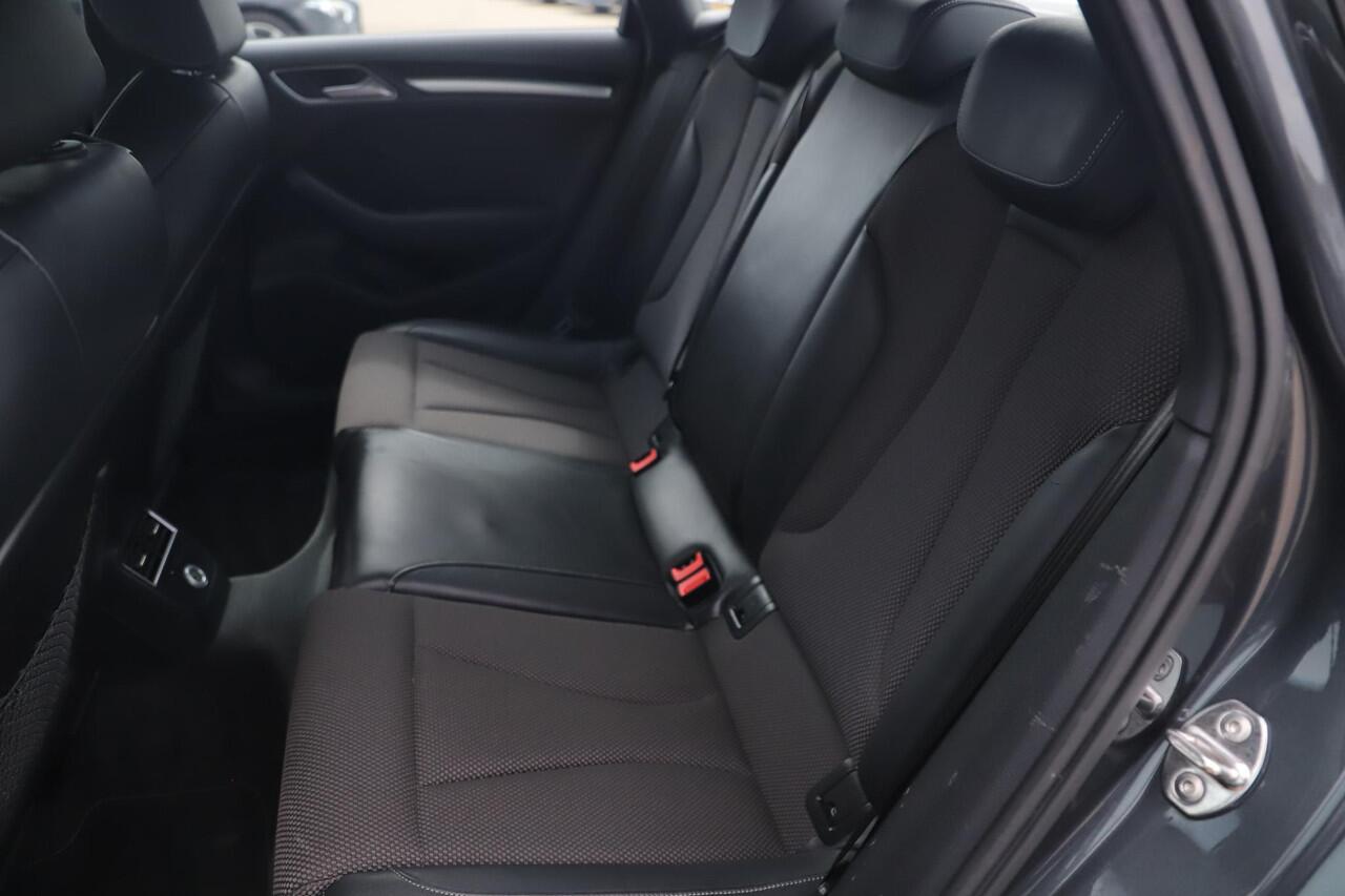 Audi A3 Limousine 35 TFSI CoD Advance Sport 150PK Automaat Virtual Cockpit 18 inch Navigatie Clima Cruise Stoelverwarming PDC Carplay Android Bluetooth Full LED S-Line