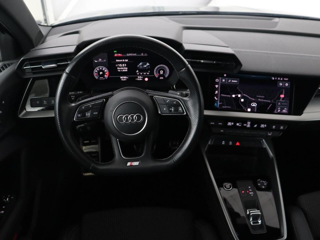 Audi A3 35 TFSI S edition | Carplay | Navigatie | Sportstoelen | Half leder | Full LED | Camera | Virtual Cockpit | 19'' | Climate control | Bluetooth | Cruise control | S Line