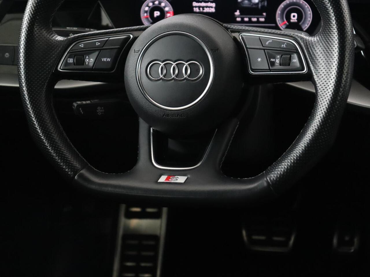 Audi A3 35 TFSI S edition | Carplay | Navigatie | Sportstoelen | Half leder | Full LED | Camera | Virtual Cockpit | 19'' | Climate control | Bluetooth | Cruise control | S Line