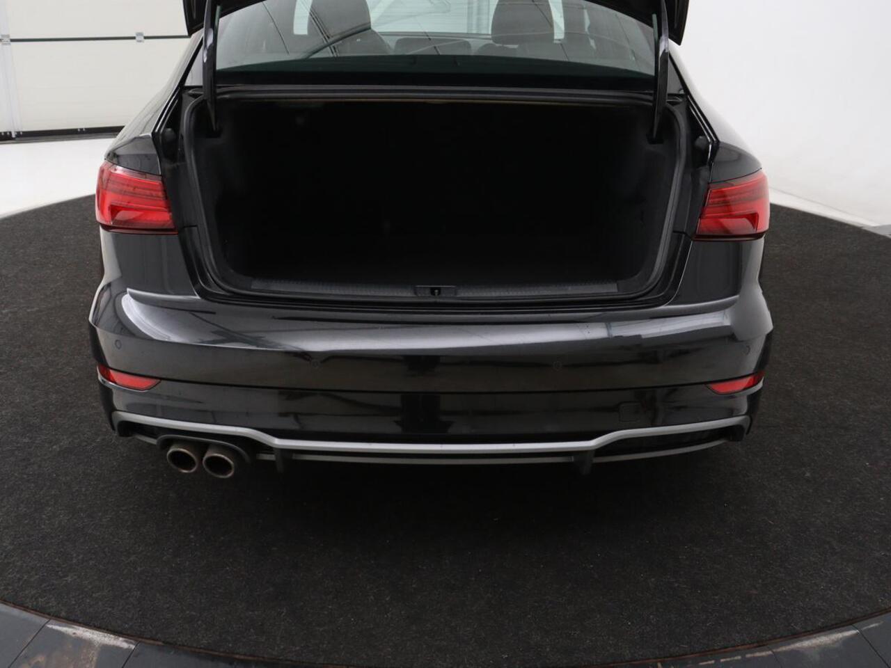 Audi A3 35 TFSI Advance Sport | Panoramadak | S-Line | Stoelverwarming | Half leder | Carplay | Virtual Cockpit | Navigatie | Cruise control | Full LED | DAB | Sportstoelen | Parkeerhulp