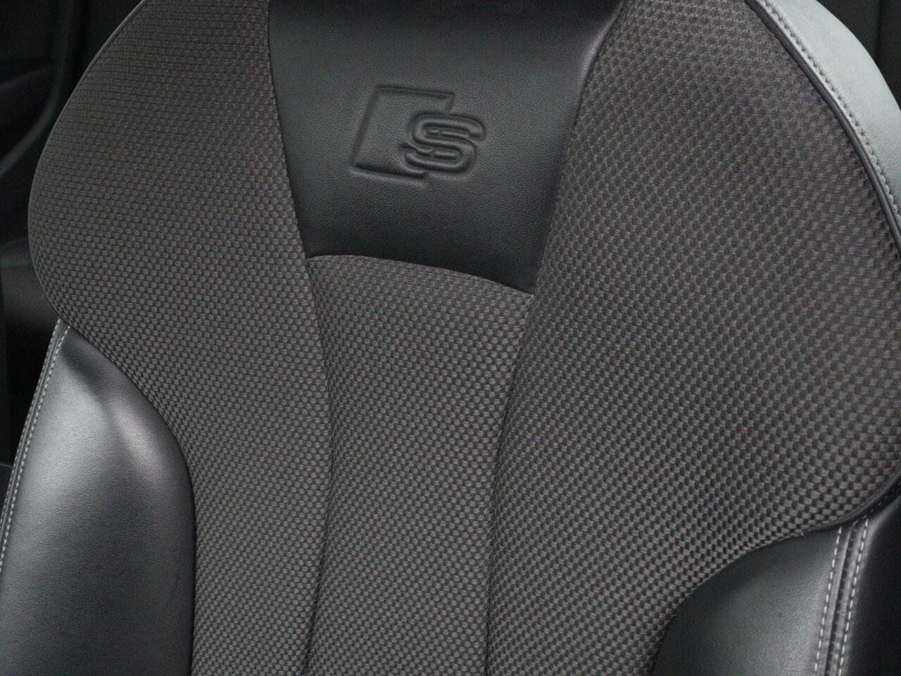 Audi A3 35 TFSI Advance Sport | Panoramadak | S-Line | Stoelverwarming | Half leder | Carplay | Virtual Cockpit | Navigatie | Cruise control | Full LED | DAB | Sportstoelen | Parkeerhulp