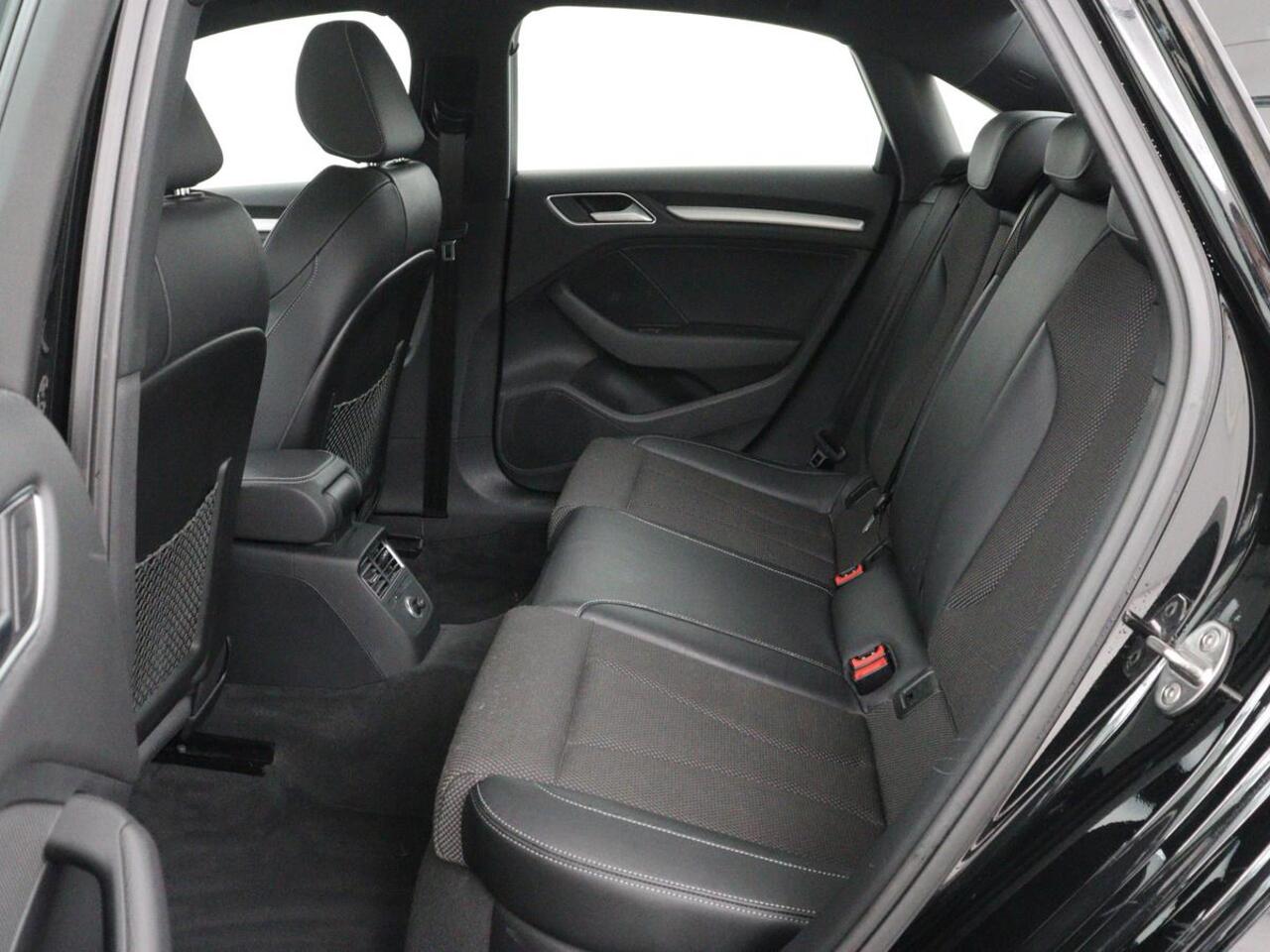 Audi A3 35 TFSI Advance Sport | Panoramadak | S-Line | Stoelverwarming | Half leder | Carplay | Virtual Cockpit | Navigatie | Cruise control | Full LED | DAB | Sportstoelen | Parkeerhulp