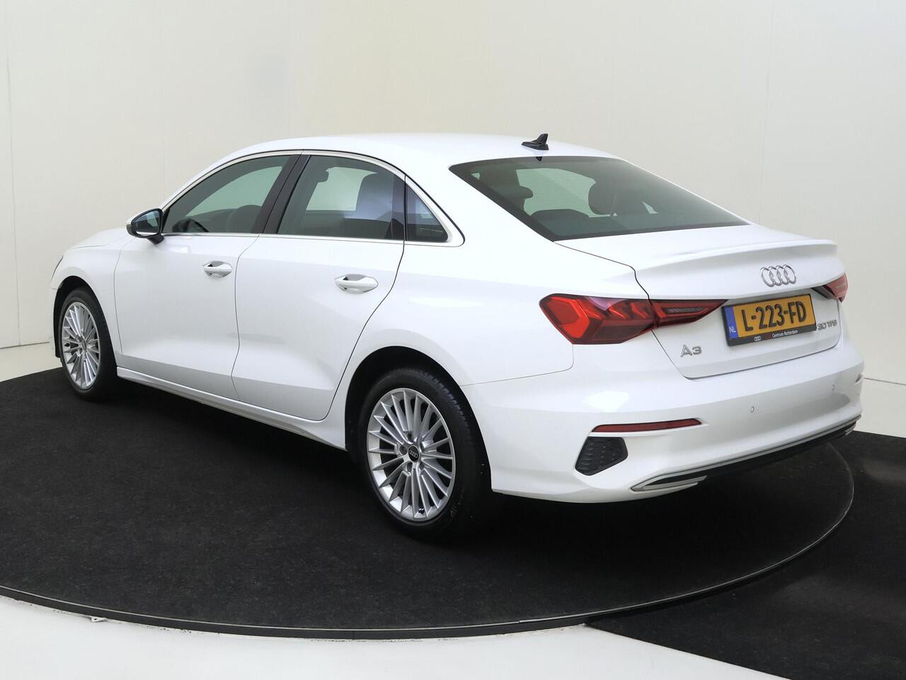 Audi A3 Limousine 30 TFSI Business edition | Full LED verlichting | Navigatie Plus | Cruise control | Draadloze telefoonlader | CarPlay | Digital cockpit | Parkeersensoren achter |