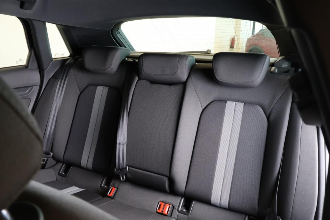 Audi A3 30 TFSI Business Edition - ACC - Virtual Cockpit - Stoelverw.