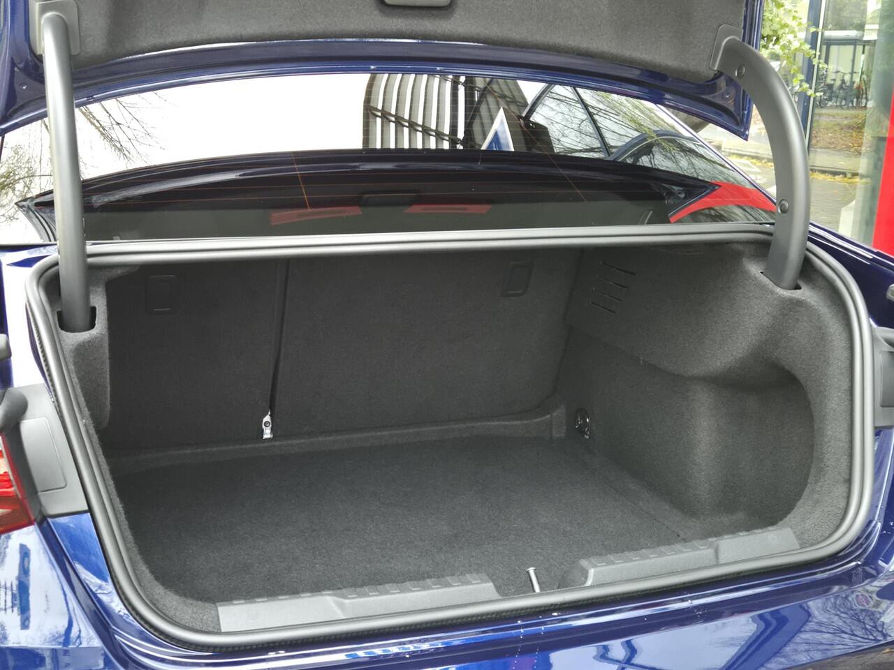 Audi A3 Limousine 35 TFSI S edition AUTOMAAT | Airco | Navigatie | Parkeersensoren | Cruise Control | Licht metalen velgen