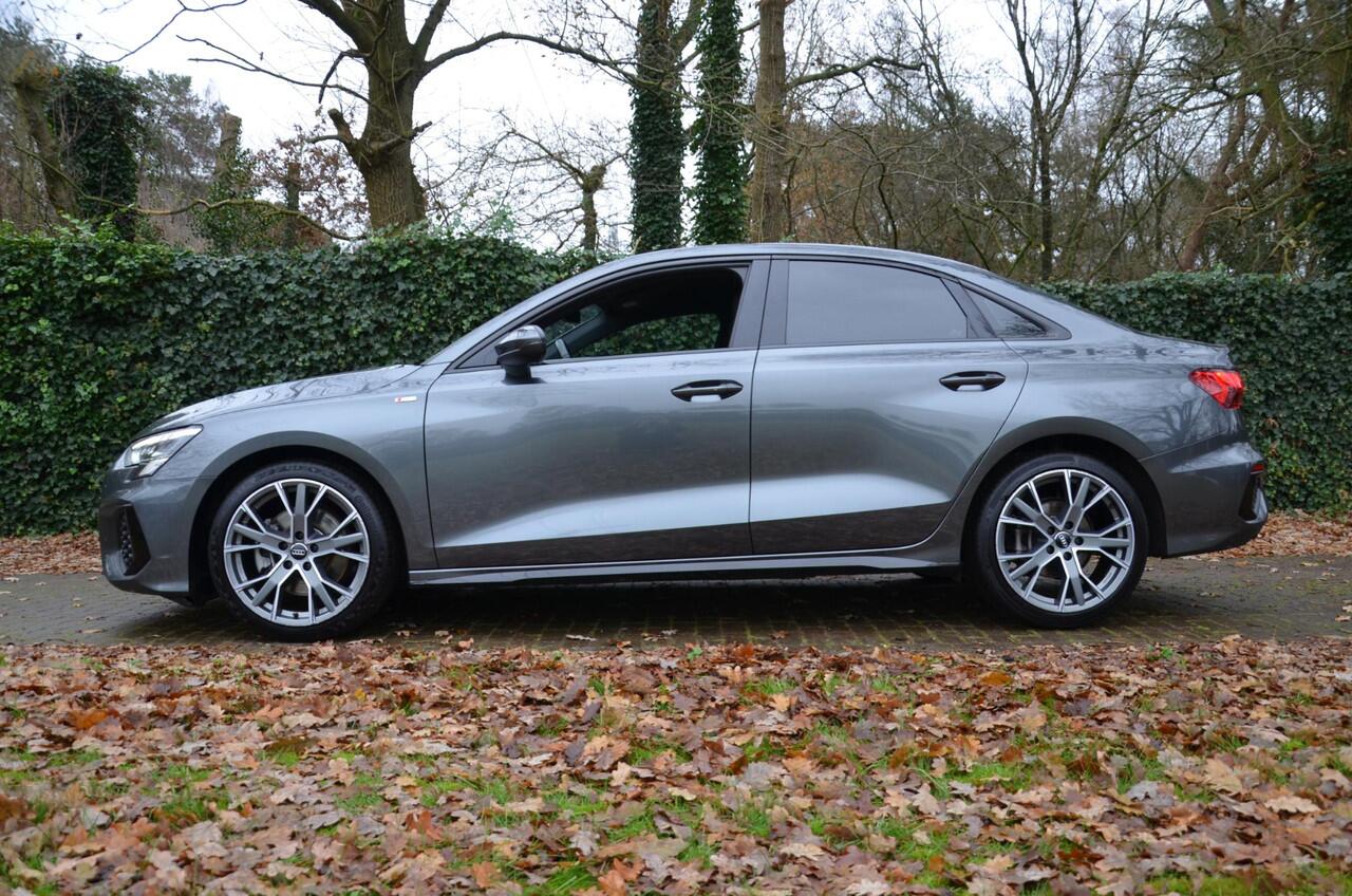 Audi A3 Limousine 35 TFSI S Line edition Automaat/Ecc/Pdc/Virtual-Dashbord/Navi/Adaptive Cr-Controle/18-Inch Lmv/Led