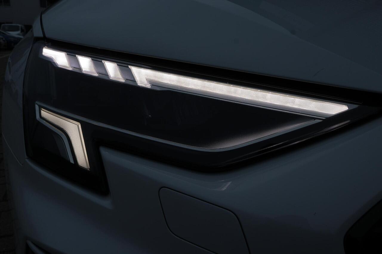 Audi A3 Limousine 30 TFSI S edition 1e Eigenaar | NL-Auto | Dealer Onderh | PANO | BTW | Maxton | Matrix LED | Stoelverwarming | Pre Sense | Climate | Keyless | Carplay | Navi | PDC