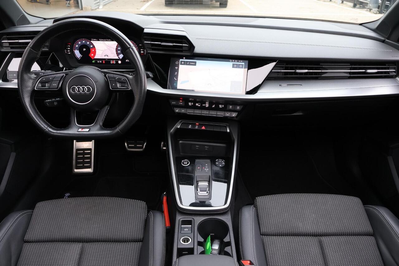 Audi A3 Limousine 30 TFSI S edition 1e Eigenaar | NL-Auto | Dealer Onderh | PANO | BTW | Maxton | Matrix LED | Stoelverwarming | Pre Sense | Climate | Keyless | Carplay | Navi | PDC