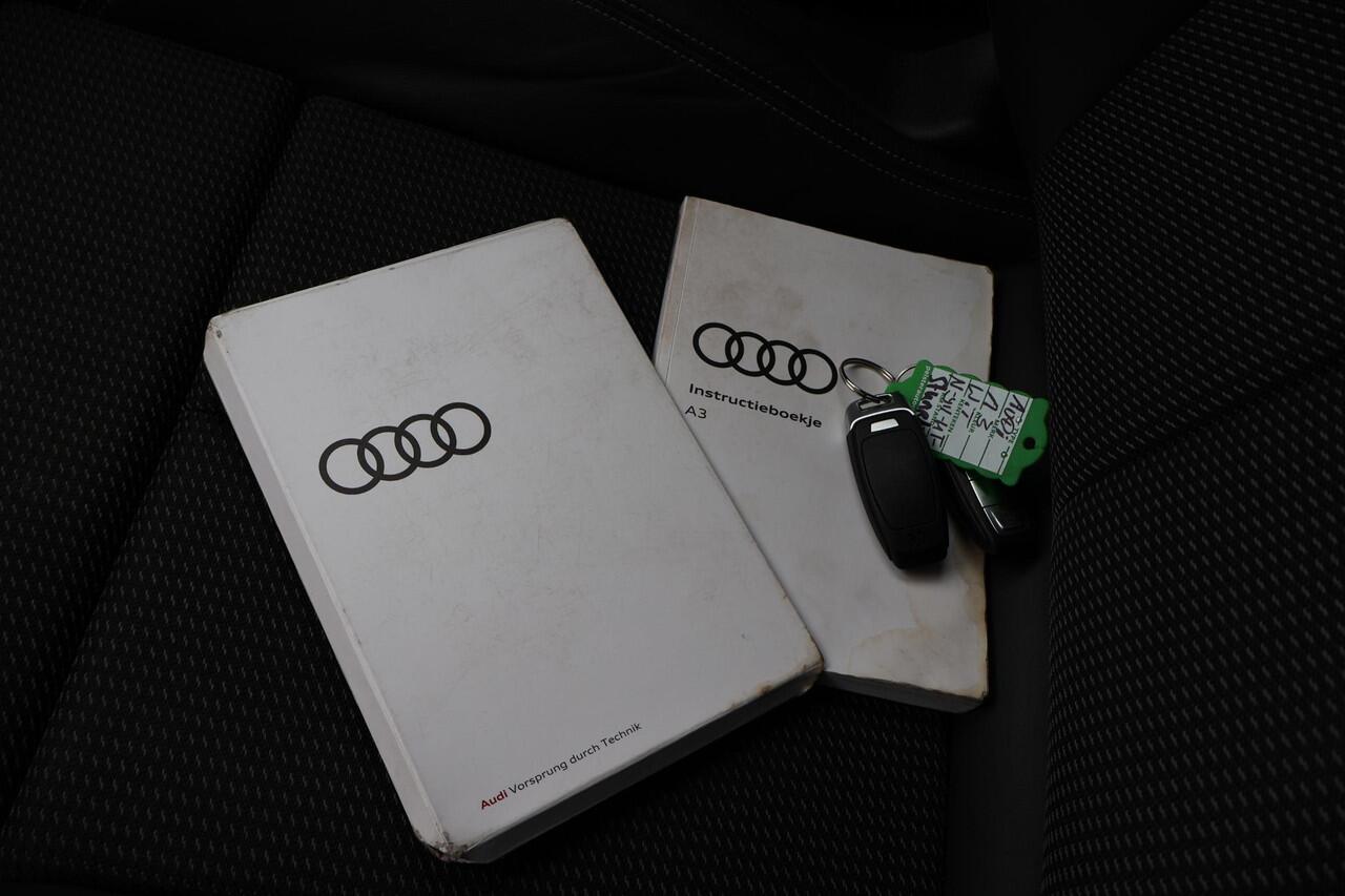 Audi A3 Limousine 30 TFSI S edition 1e Eigenaar | NL-Auto | Dealer Onderh | PANO | BTW | Maxton | Matrix LED | Stoelverwarming | Pre Sense | Climate | Keyless | Carplay | Navi | PDC