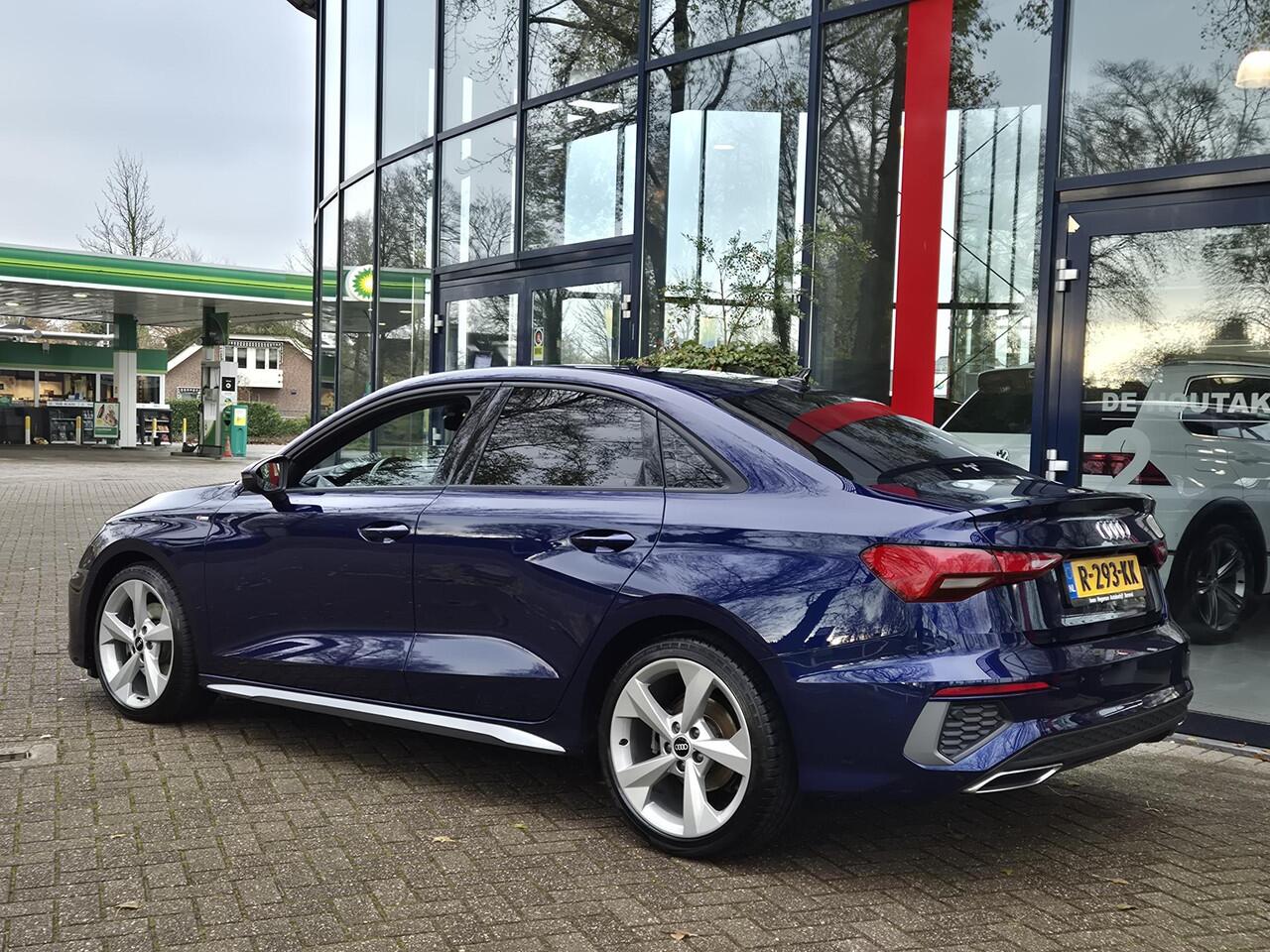 Audi A3 Limousine 35 TFSI S edition AUTOMAAT | Airco | Navigatie | Parkeersensoren | Cruise Control | Licht metalen velgen