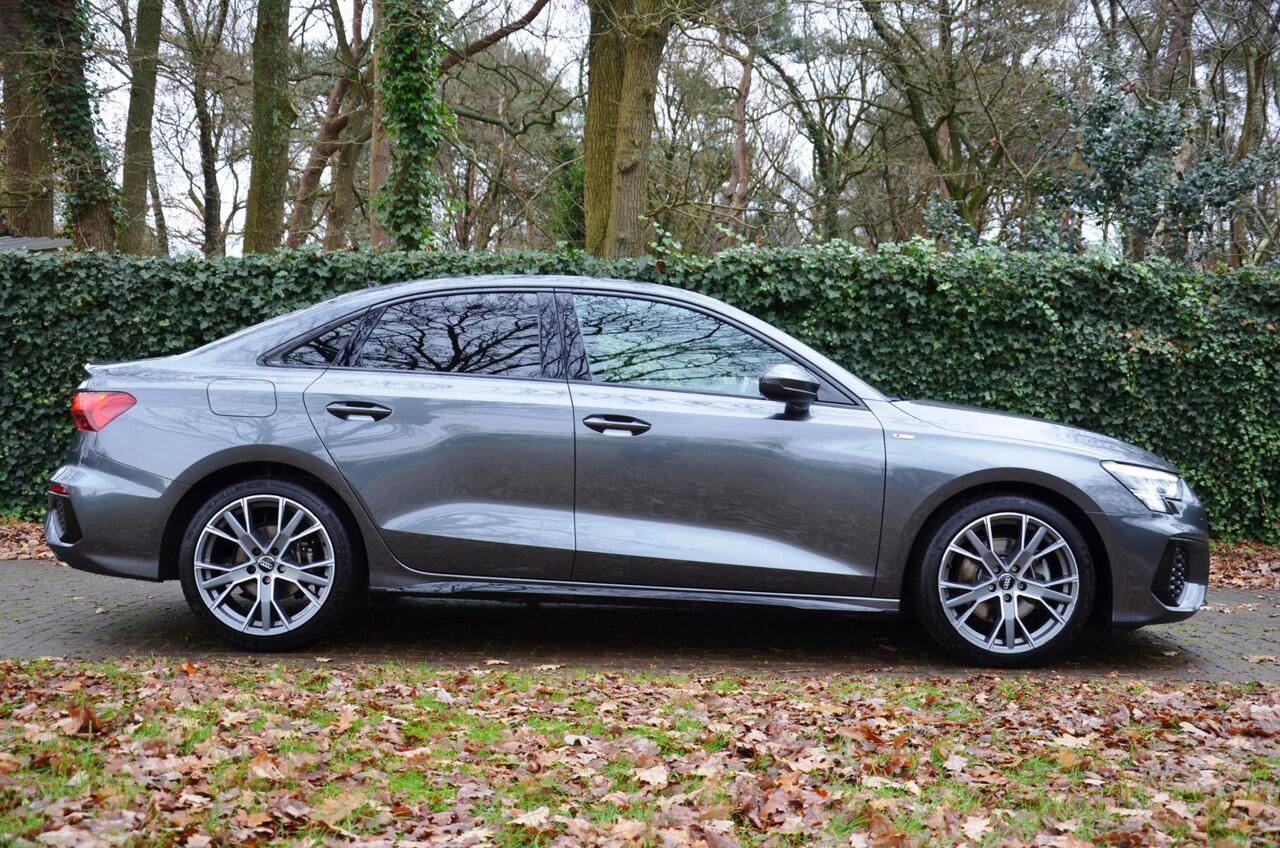 Audi A3 Limousine 35 TFSI S Line edition Automaat/Ecc/Pdc/Virtual-Dashbord/Navi/Adaptive Cr-Controle/18-Inch Lmv/Led