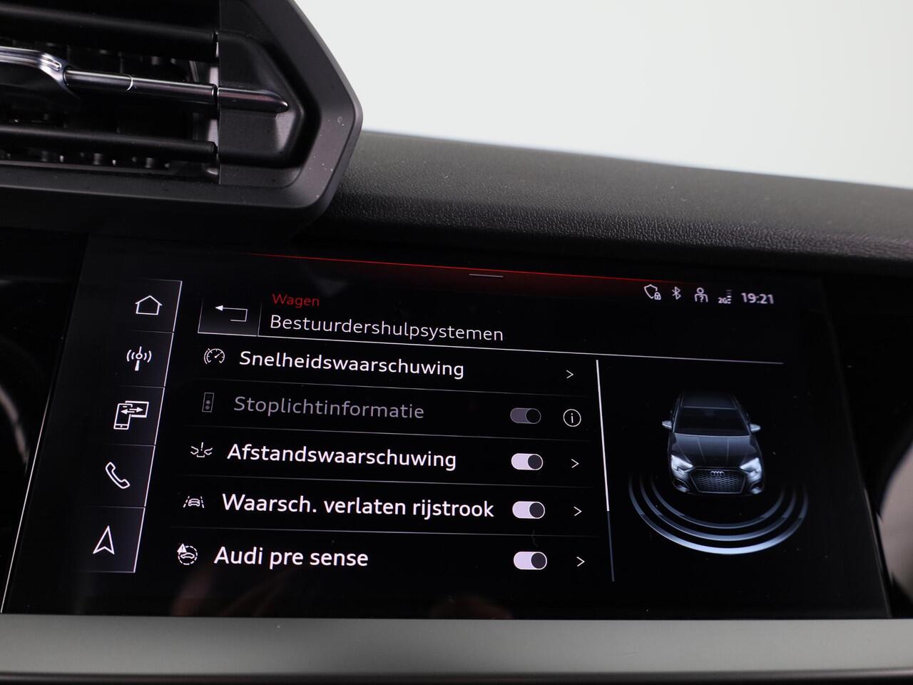 Audi A3 Limousine 30 TFSI Pro Line 110pk S-tronic | Stoelverwarming | 18 inch Lichtmetalen velgen | Cruise controle | Navigatie via App