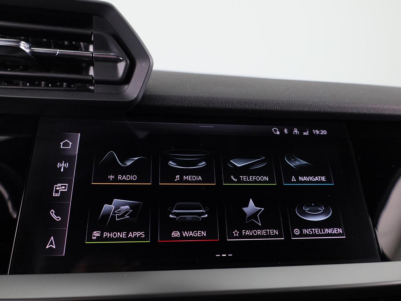 Audi A3 Limousine 30 TFSI Pro Line 110pk S-tronic | Stoelverwarming | 18 inch Lichtmetalen velgen | Cruise controle | Navigatie via App