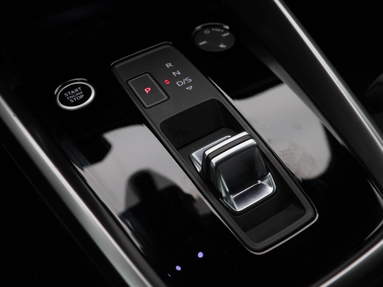 Audi A3 Limousine 30 TFSi 110 Pk Business edition | Cruise Control | Carplay | Stoel Verwarming | Digitaal Dashboard | LED | Sensoren | 17 Inch