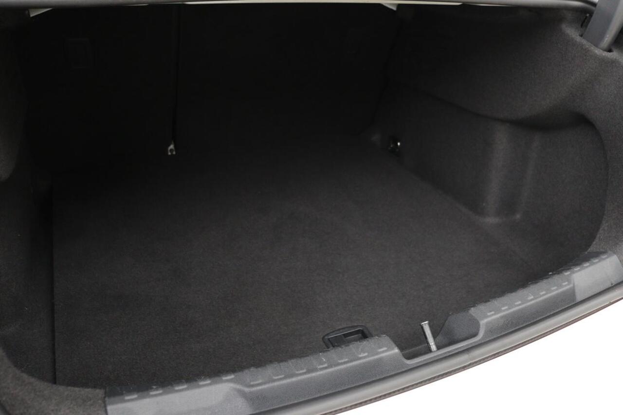 Audi A3 35 TFSI S edition | Adaptive cruise | Carplay | Sportstoelen | Virtual Cockpit | Full LED | Navigatie | Climate control | S Line