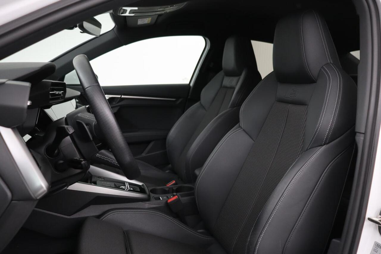 Audi A3 35 TFSI S edition | Adaptive cruise | Carplay | Sportstoelen | Virtual Cockpit | Full LED | Navigatie | Climate control | S Line