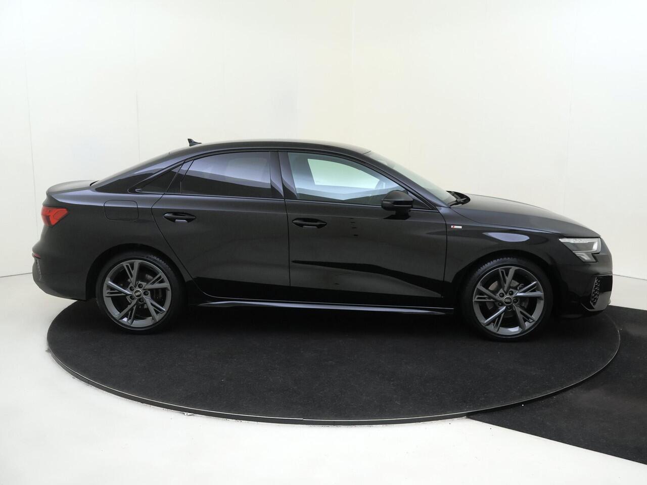 Audi A3 Limousine 35 TFSI S edition | Bang & Olufsen | Parkeersensoren achter | Audi virtual cockpit plus | Cruise control | CarPlay | Navigatie Plus |