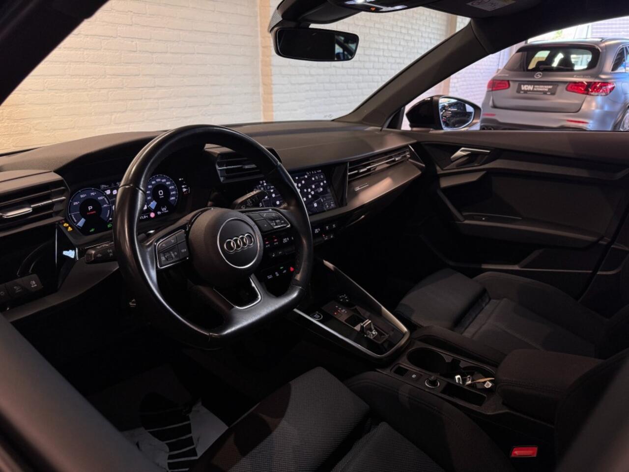 Audi A3 45 TFSIe S-Line Black Edition 245pk Camera Stoelv LED 17''