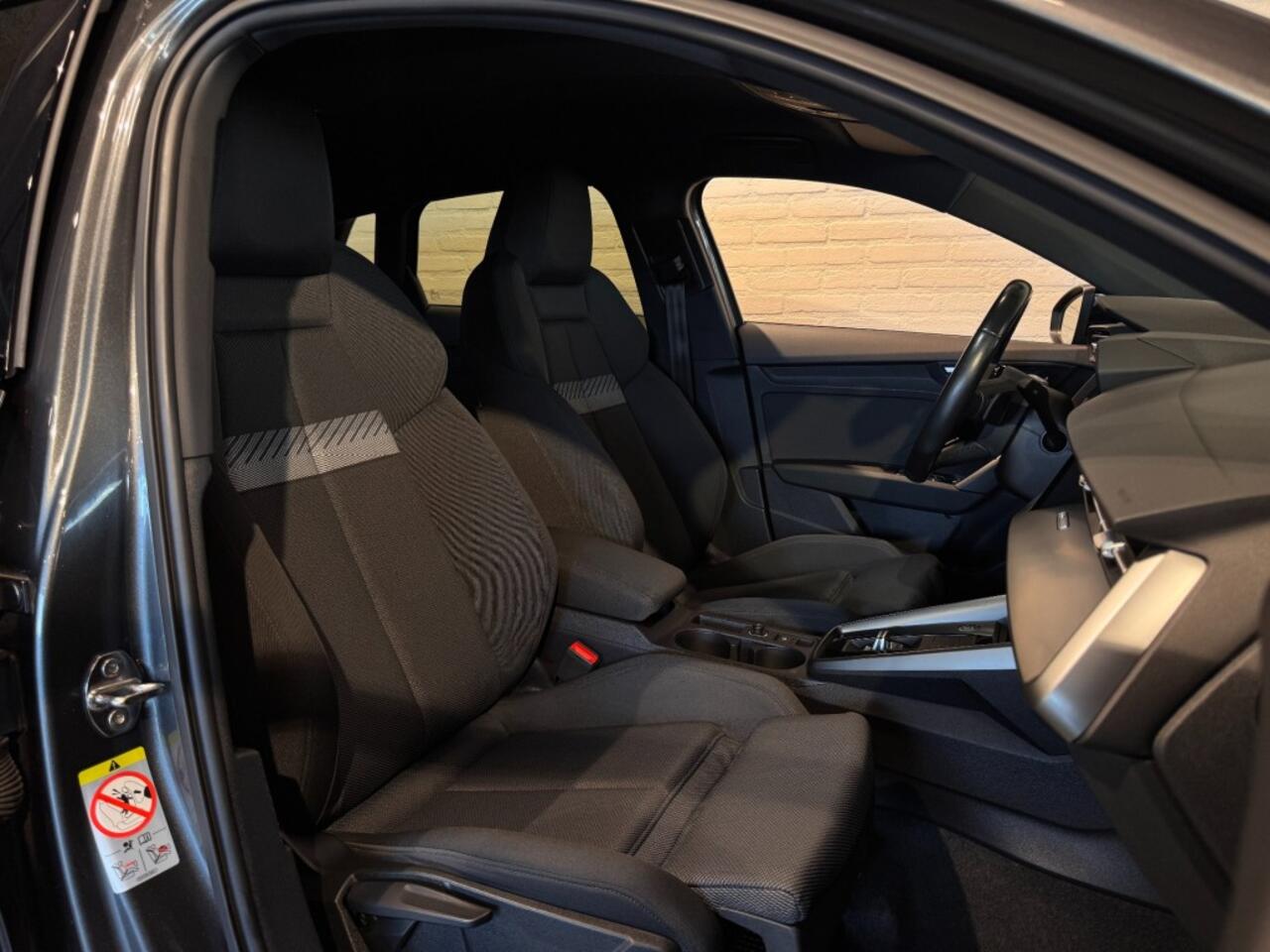 Audi A3 45 TFSIe S-Line Black Edition 245pk Camera Stoelv LED 17''