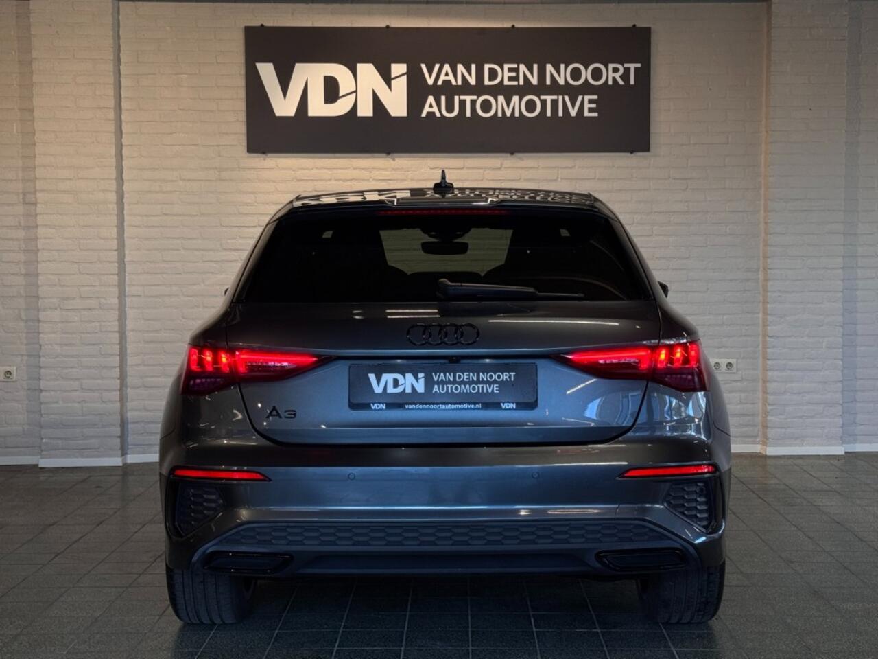 Audi A3 45 TFSIe S-Line Black Edition 245pk Camera Stoelv LED 17''