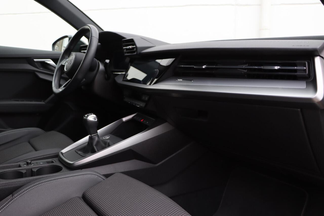 Audi A3 Limousine 35 TFSI S Edition 150pk Carplay | Camera | Parkassist | ACC